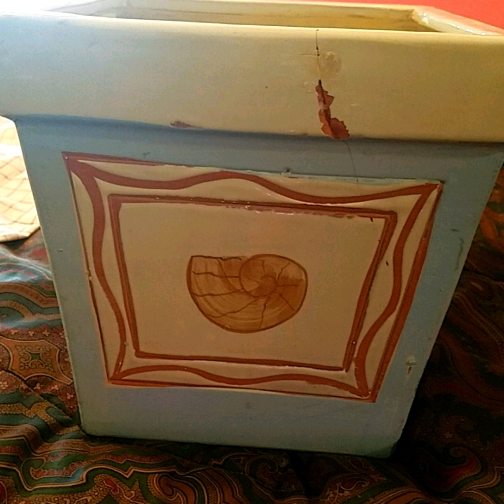 Flower pot